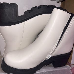 bundle for @alice, white boots + open bag items